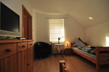 Doppelzimmer Oben-3-large